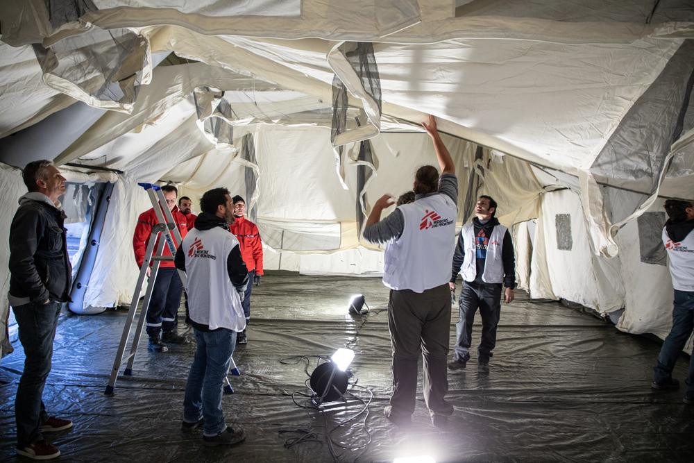 MSF set up a medical care tent at Reims University Hospital on April 4th (a team composed by 6 logisticians and 1 WATSAN expert). AGNES VARRAINE LECA/MSF