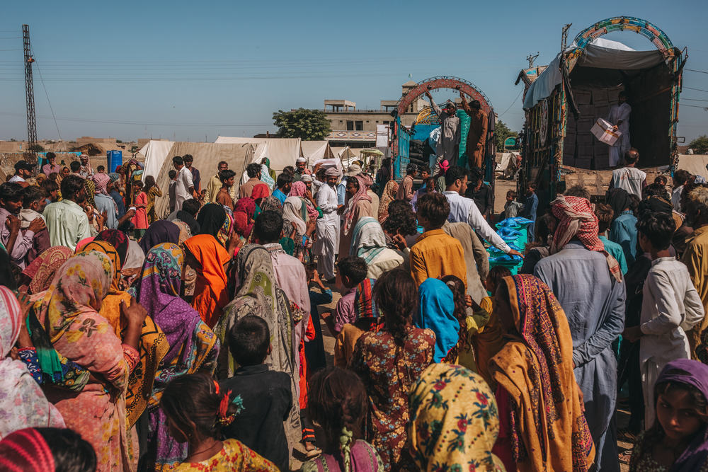 Non-food items being unloaded for distribution in Dadu district, Sindh, Pakistan. 2022 © Asim Hafeez