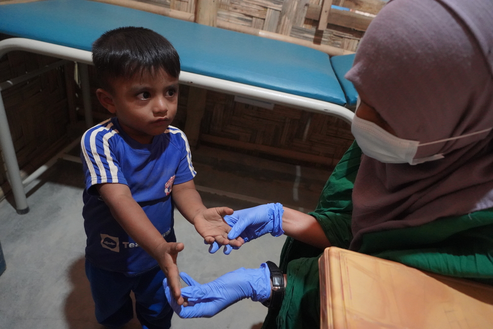 Abdullah is a 4-year-old Rohingya refugee who lives in Jamtoli camp. He has been suffering from scabies since December 2022. His whole family suffers from scabies. Bangladesh, 2023 © Farah Tanjee/MSF