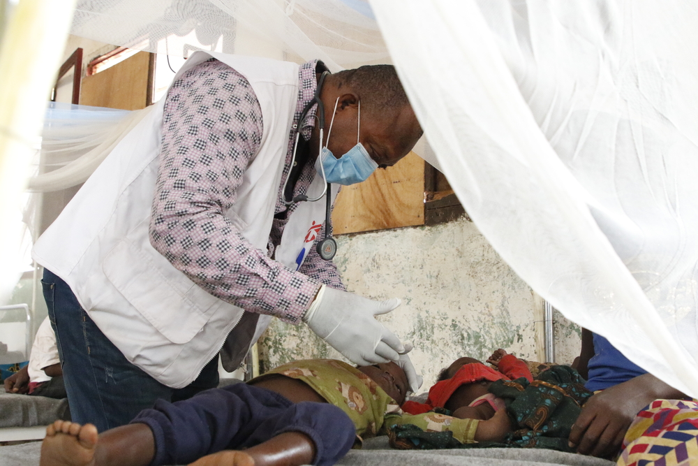 Measles intervention in Bosobolo, North Ubangi @ Franck Ngonga/MSF