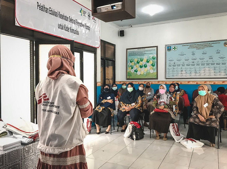 อินโดนีเซีย: หลังจาก 4 ปี โครงการส่งเสริมสุขภาพวัยรุ่นที่ยั่งยืนขององค์การแพทย์ไร้พรมแดนก็ถูกส่งมอบให้กับชุมชน