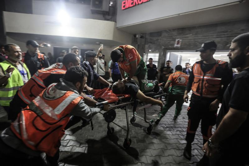 Gaza: Pasien dan petugas kesehatan terjebak di rumah sakit yang terbakar – SERANGAN HARUS DIHENTIKAN SEKARANG