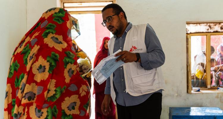 苏丹 | 袭击波及医院，人道援助受阻，患者们还能在哪里得到医治？