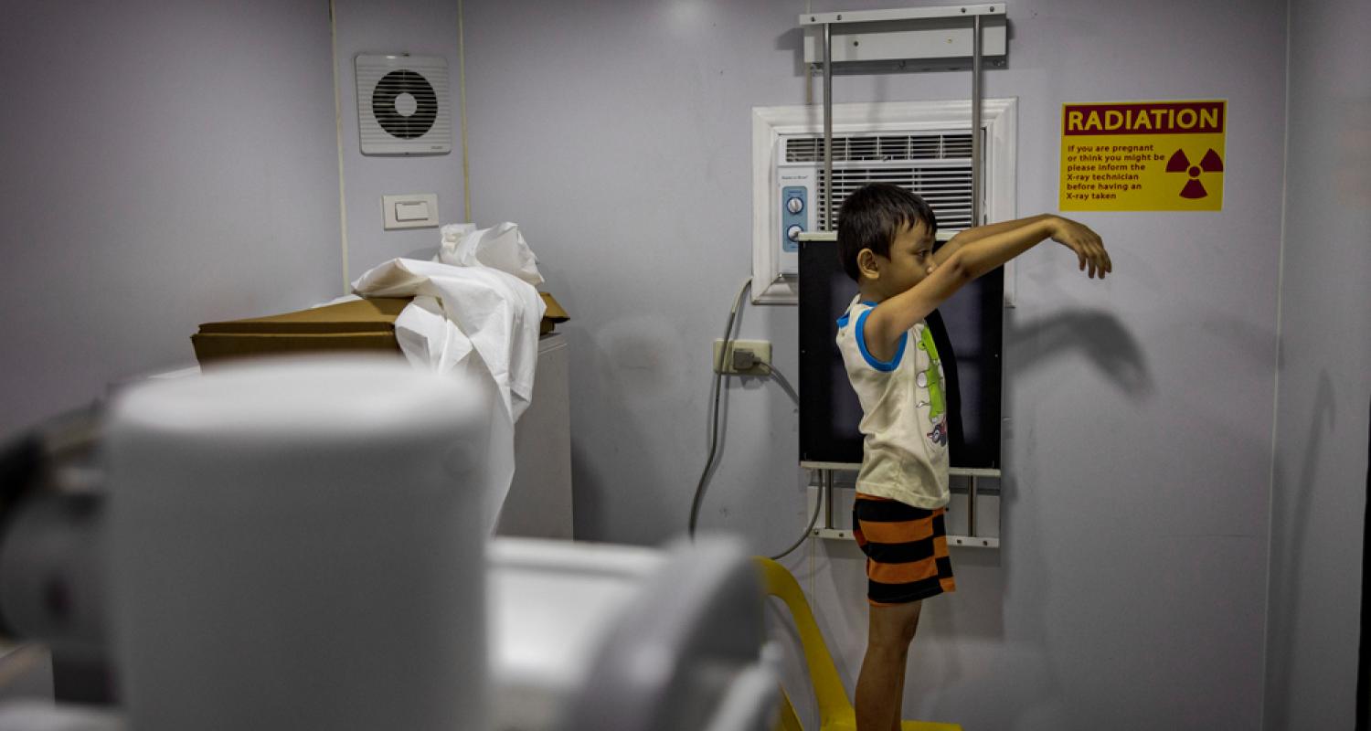 A five-year-old patient is given a free chest x-ray at one of Doctors Without Borders active case finding sites for tuberculosis. Philippines, 2023. © Ezra Acayan