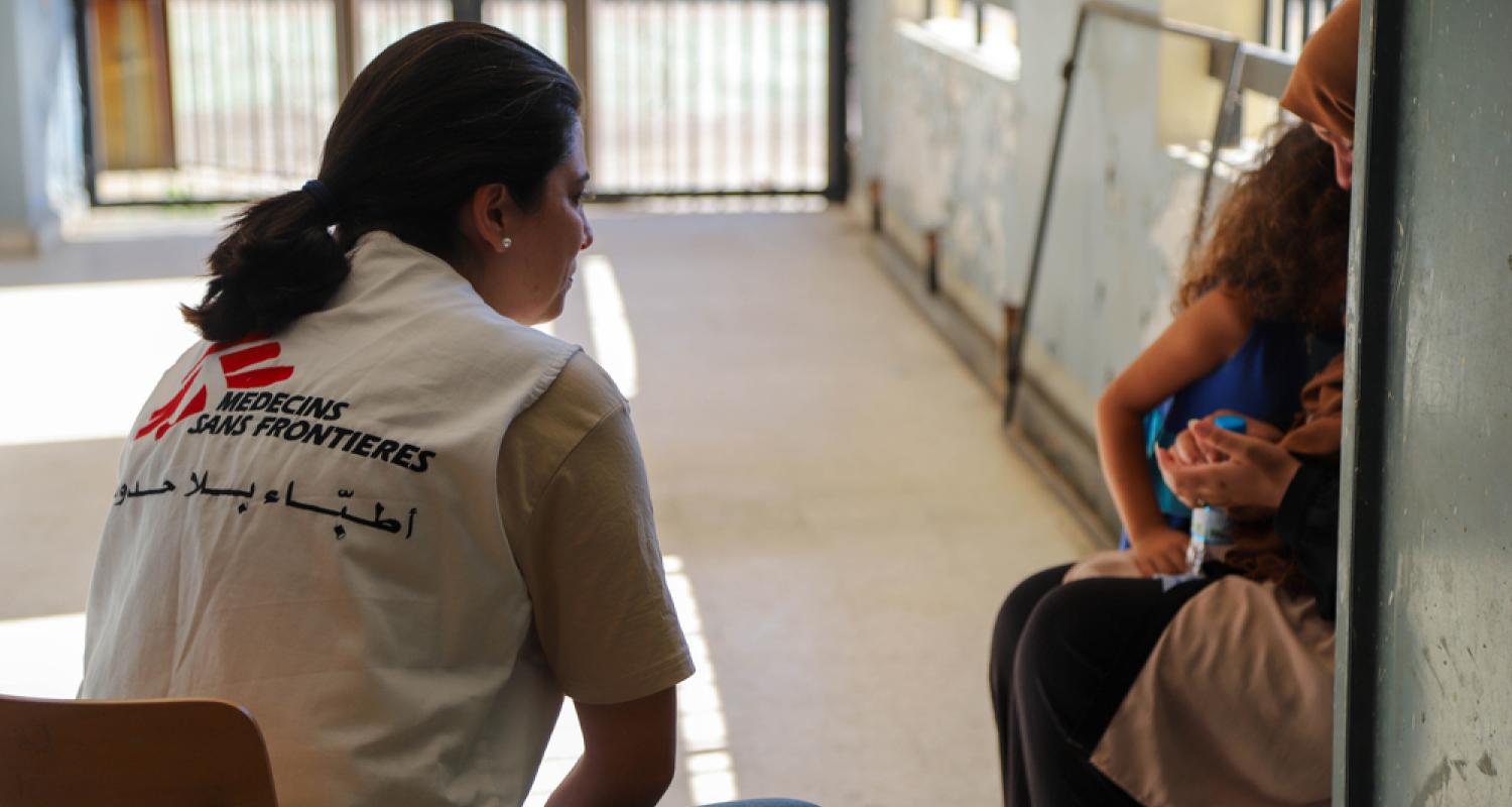 Dayana Tabbara, MSF mental health counsellor, provides psychological first aid to a patient and her daughter.. Lebanon, September 2024 © Salam Daoud/MSF