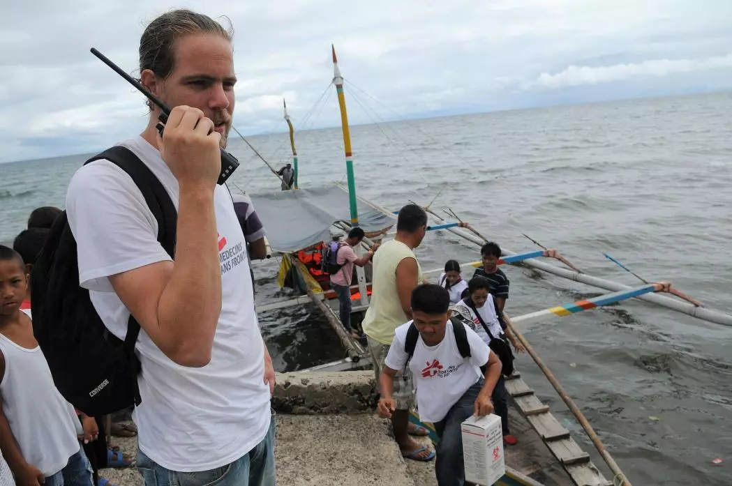 The mobile team consisting of a medical doctor, nurses, a psychologist and a logistician travelled by boat to remote coastal villages which could not be reached by road and had yet to receive any medical and humanitarian aid. © Florian Lems