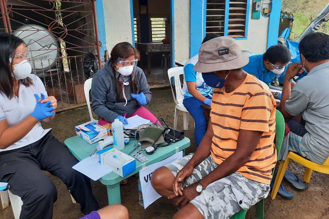 MSF teams conducted outreach activities and health assessments in San Miguel island, Catanduanes Province, Philippines, following landfall of typhoons Goni and Ulysses. © Hana Badando/MSF
