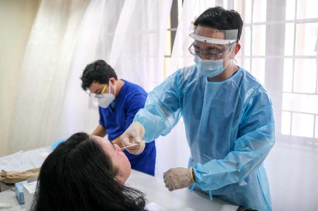Staff get swabbed for COVID-19 after their deployment at San Lazaro Hospital. ©Veejay Villafranca/MSF