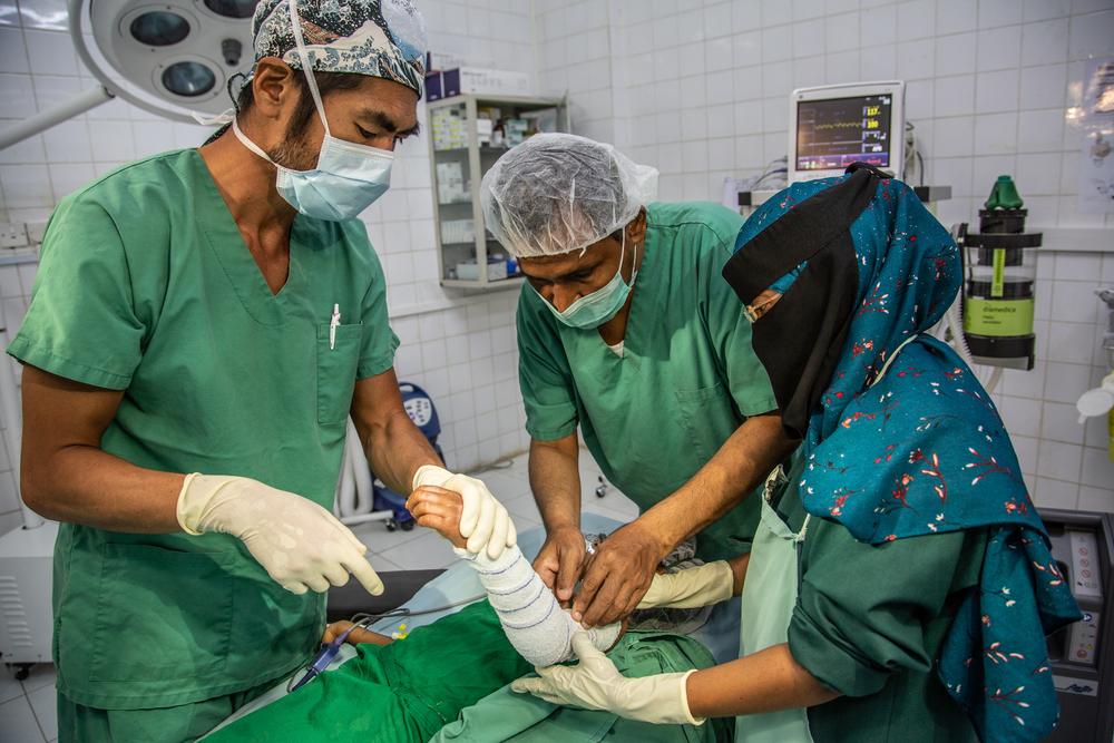 Ryuichi Takigami, surgeon (left), inside the OT, during a surgery on a child. Agnes Varraine-Leca/MSF