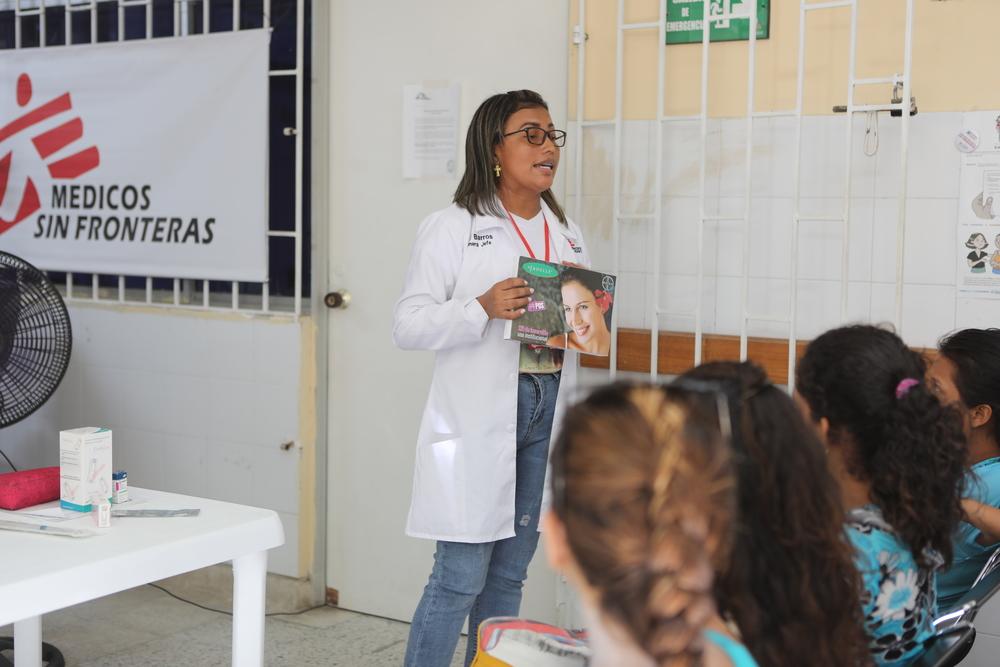 A nurse in northern Colombia talks with a group of Venezuelan women gathered for sexual and reproductive health services.  © MSF
