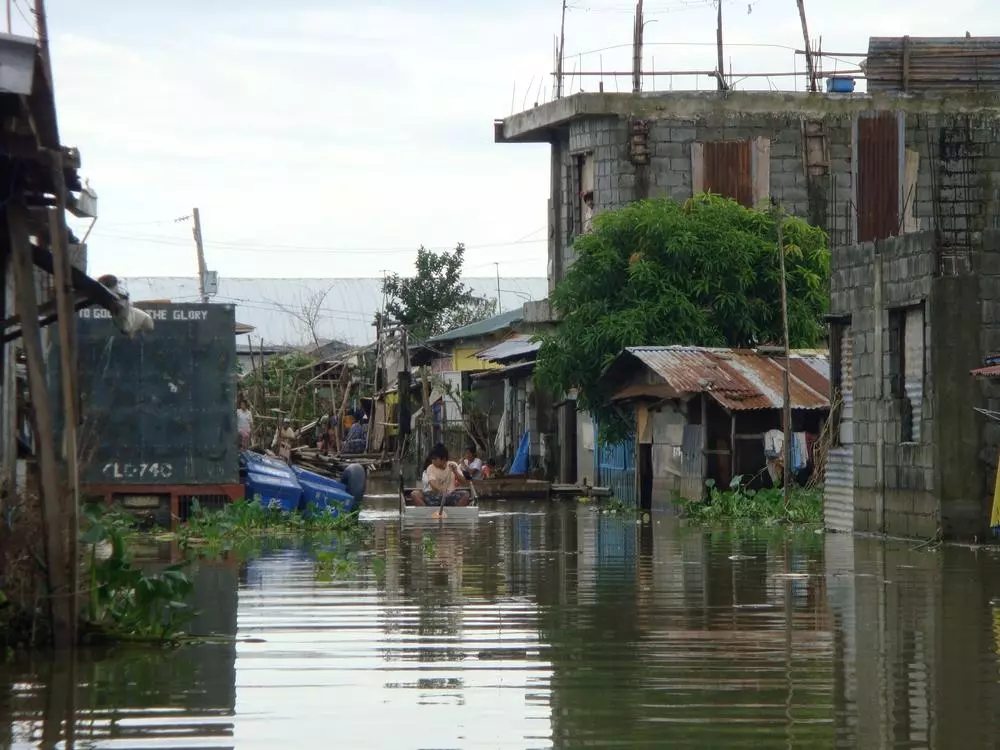 In Manila and its surrounding areas, MSF teams are working to provide medical care
