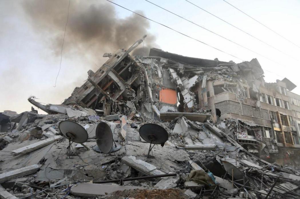 Al-Shorouq tower in Gaza collapses after Israeli airstrike. 12 May 2021.