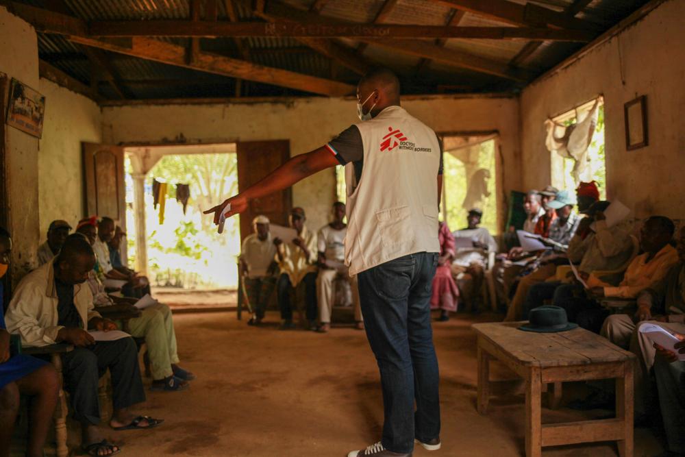 Ambebila Jude, an MSF nurse, talks to community leaders in Mbakwa Supe Village South-West Cameroon.