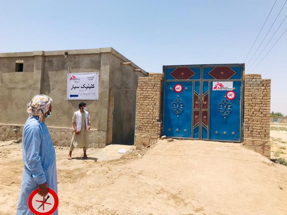 On 6 July MSF set up a temporary clinic for people displaced by heavy fighting around Kunduz city. The clinic team carried out over 3,400 consultations during the first 12 days. The project is run by a nine-person team, including doctors, nurses and a health promoter. © Prue Coakley/MSF
