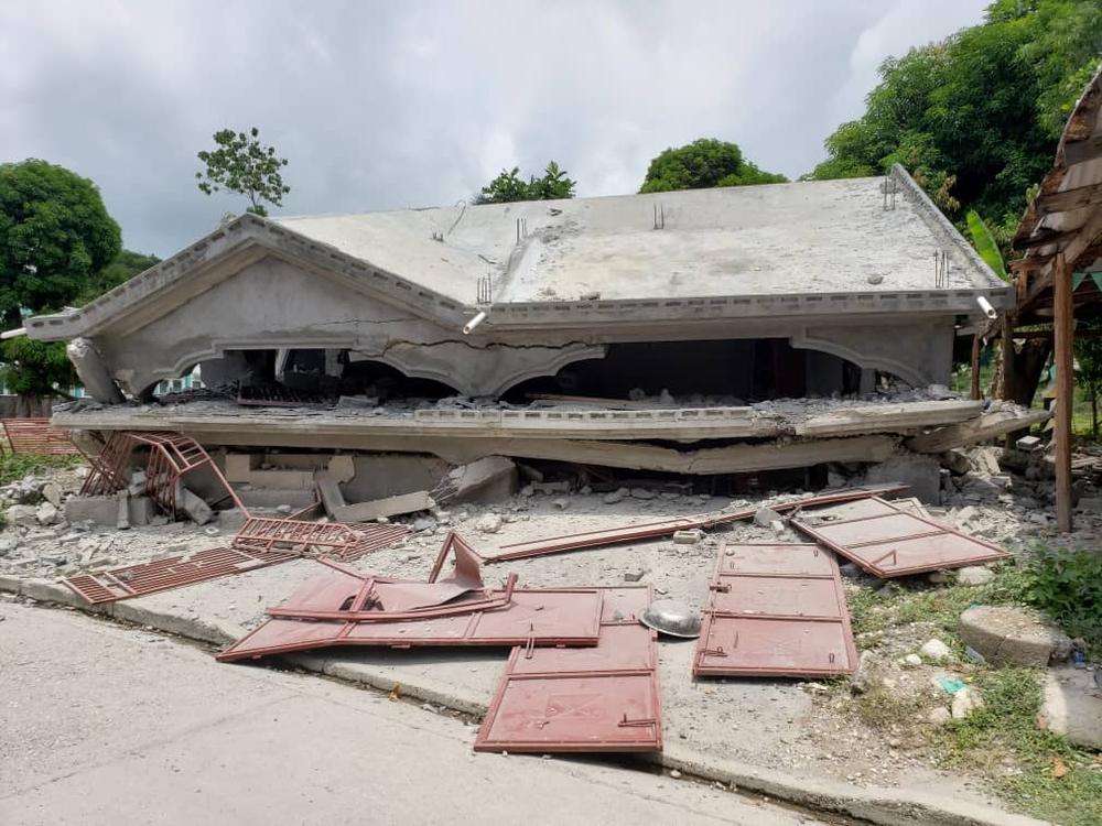 A house destroyed by the earthquake on the morning of August 14 near the MSF sexual and reproductive health project in Port-à-Piment, in Haiti's Sud department.