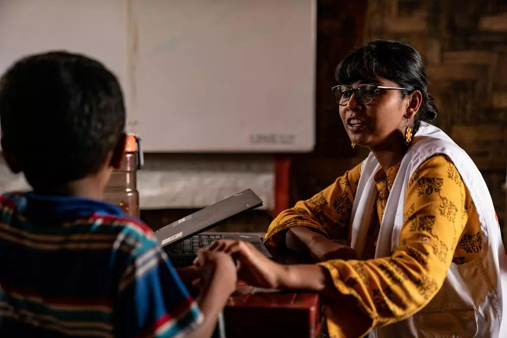 Pooja Iyer, a mental health manager at the MSF primary health centre in Jamtoli, Cox’s Bazar, Bangladesh. “We are seeing an increase in the number of patients with depression and anxiety,” says Iyer. “Most of them experienced violence and the loss of an immediate relative in Myanmar. In the camps, they live in cramped shelters with poor hygiene. Sometimes a family of ten will have just enough space to sleep beside each other. It is literally cheek by jowl – imagine having no space to stretch your legs.” Ban