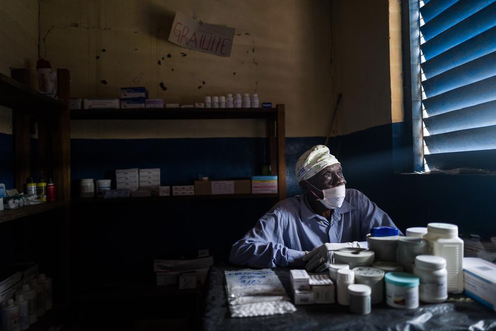 Massounga Delacroix, 48, is in charge of the pharmacy at the Nzacko health center. He says that the pharmacy had been empty for several months, until Doctors Without Borders arrived and made drug donations. Central African Republic, July 2021 © MSF
