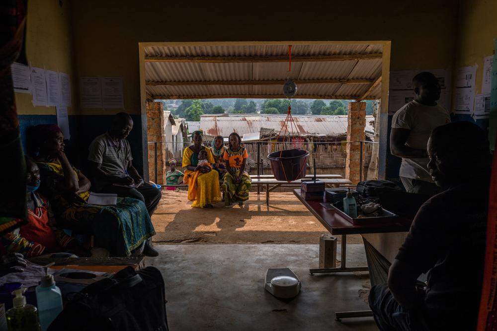 Pelé Hubert Kotho-Gawe, from the Doctors Without Borders outreach team, conducts a training for the local staff at the Nzacko health about the priority diseases in the area. Central African Republic, July 2021 © MSF