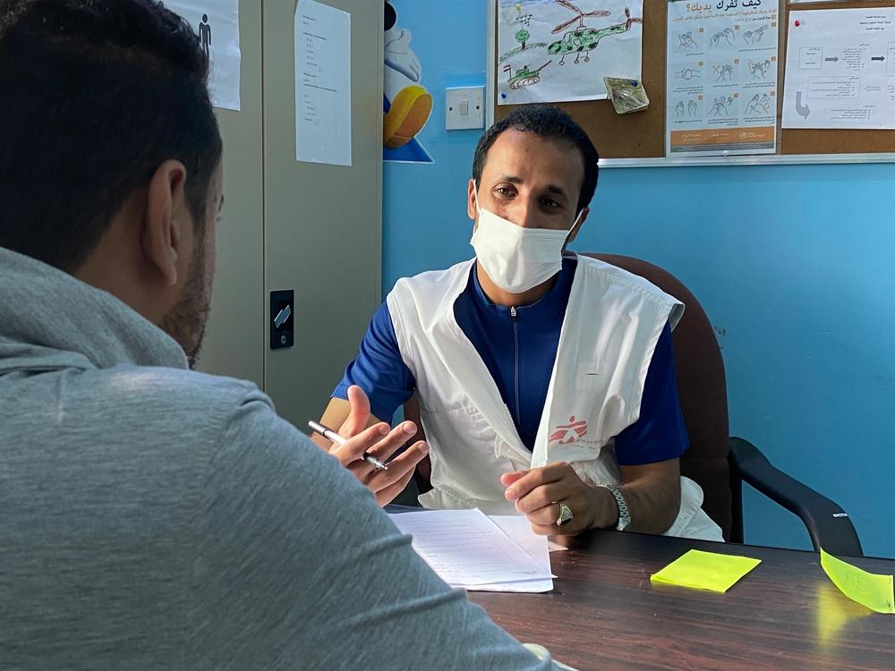 A psychologist conducting a counselling session with a patient at mental health clinic supported by MSF at Al-Gamhouri Hospital in Hajjah, Yemen.