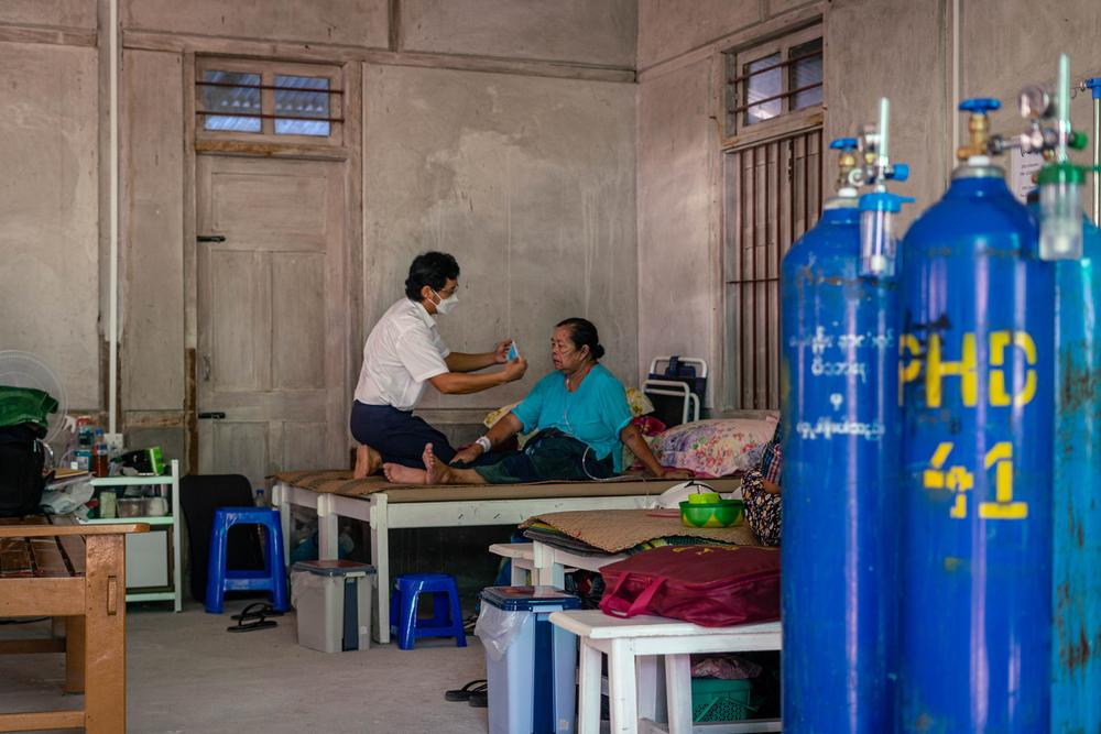 Naung Ting, 34, looks after his 64-year-old mother, Seng Hkawn, who stayed in MSF’s COVID-19 centre in Myitkyina, Kachin state, for 46 days before being discharged healthy on 5 October 2021