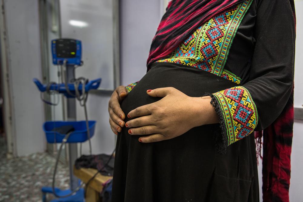 A pregnant woman in the inpatient department at the MSF Khost maternity hospital.