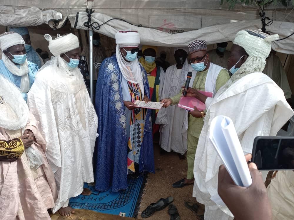 Meeting with community leaders and the Emir of Anka to mark the handover of MSF’s lead poisoning project.