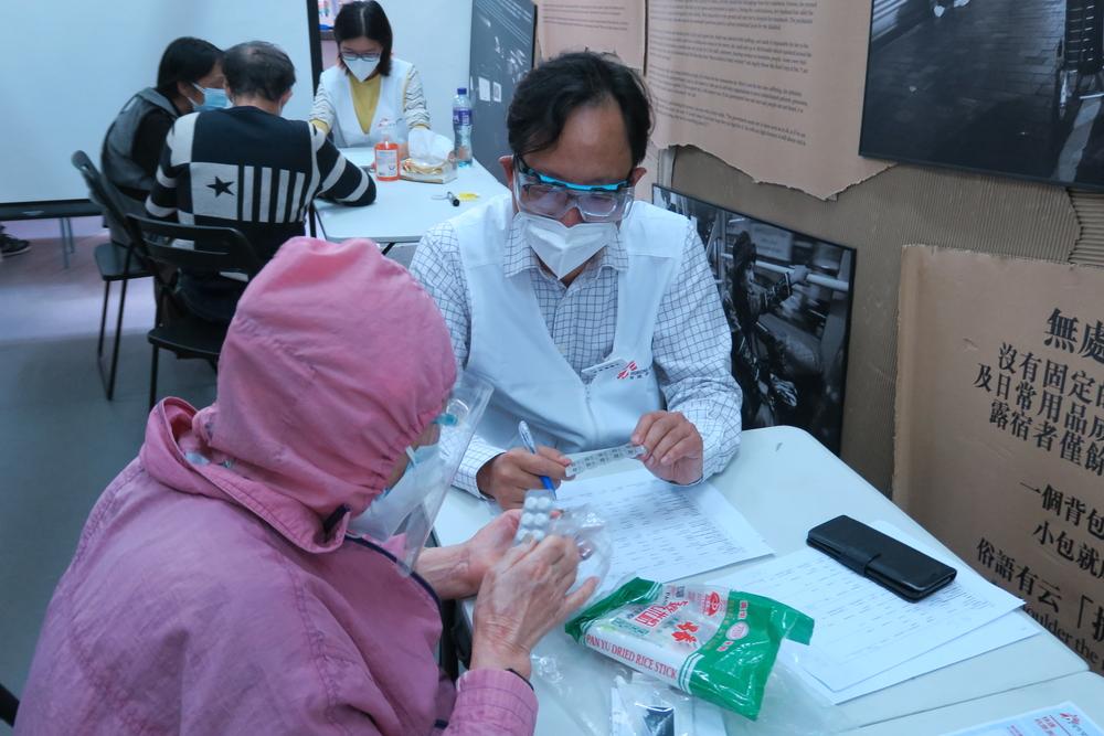 Ms Chan, 75, is a senior citizen who lives alone in Sham Shui Po. She came to consult Dr Wilson Li, MSF Surgeon, in full protective gear.