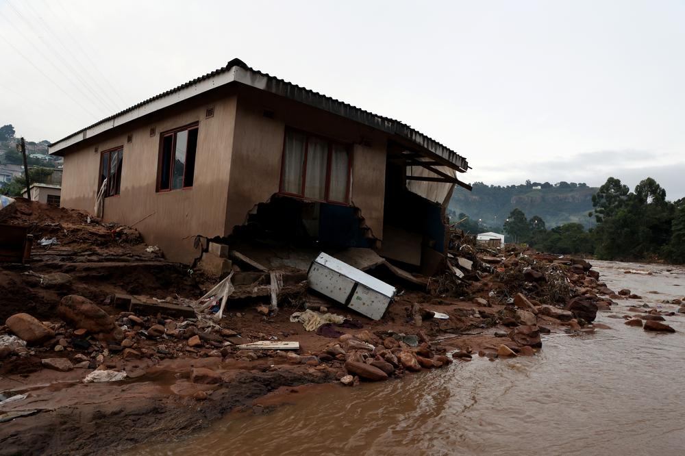 The catastrophic flash flooding that ensued on 11 April in the eThekwini region in South Africa’s KwaZulu-Natal Province has left 40,000 people homeless and many are sheltering in community-based schools, churches and halls without food, cookware, mattresses, blankets, clothes and basic hygiene products. 