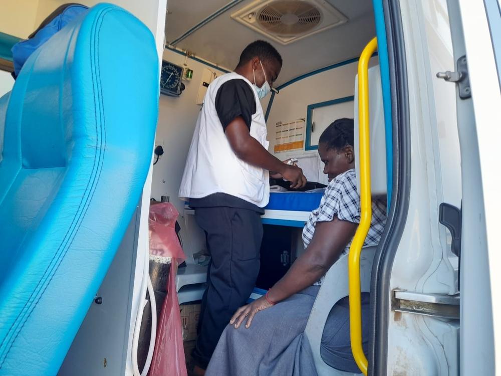 MSF medical staff including doctors, nurses and registered counsellors have joined mobile health clinics under the management of the provincial and municipality health departments.