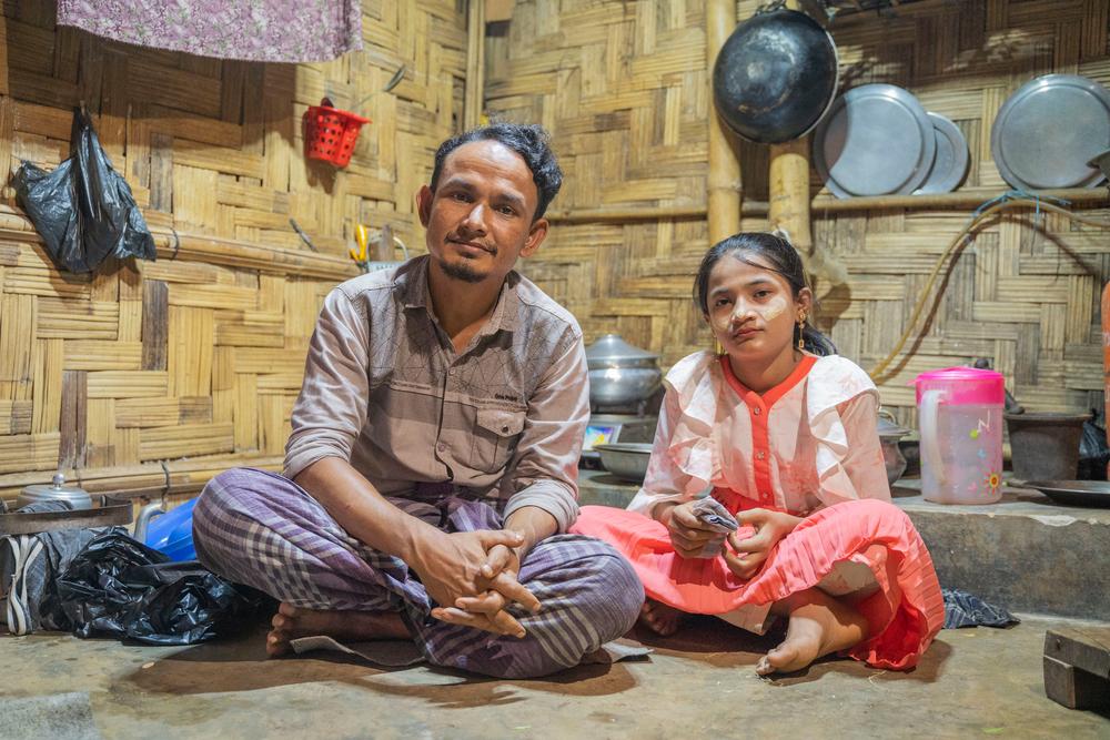 Rohingya father and daughter in Bangladesh. Saikat Mojumder / MSF