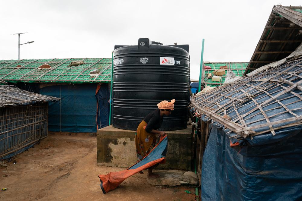 Water and sanitation facilities built by MSF in Jamtoli camp for Rohingya refugees, Cox’s Bazar, Bangladesh. © Anthony Kwan/MSF 