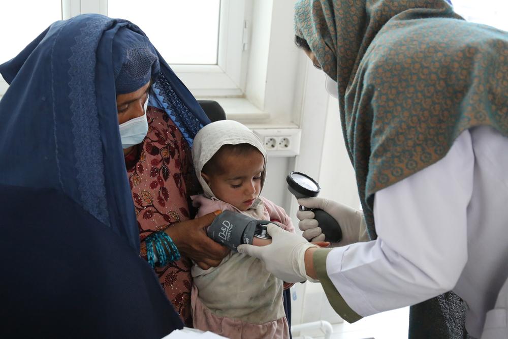 two-year-old pantient has her blood pressure taken by an MSF nurse at MSF drug-resistant tuberculosis hospital in Kandahar city