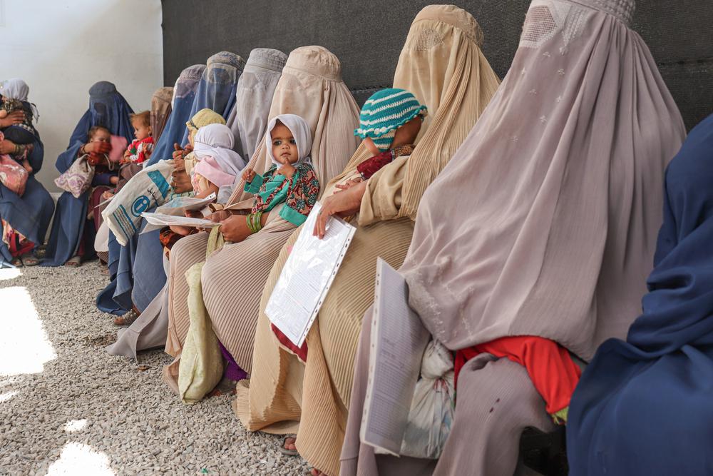 Women sitting in the waiting area outside Doctors Without Borders’ Ambulatory Therapeutic Feeding Centre (ATFC) in Kandahar. Afghanistan, 2022. © Tasal Khogyani/MSF