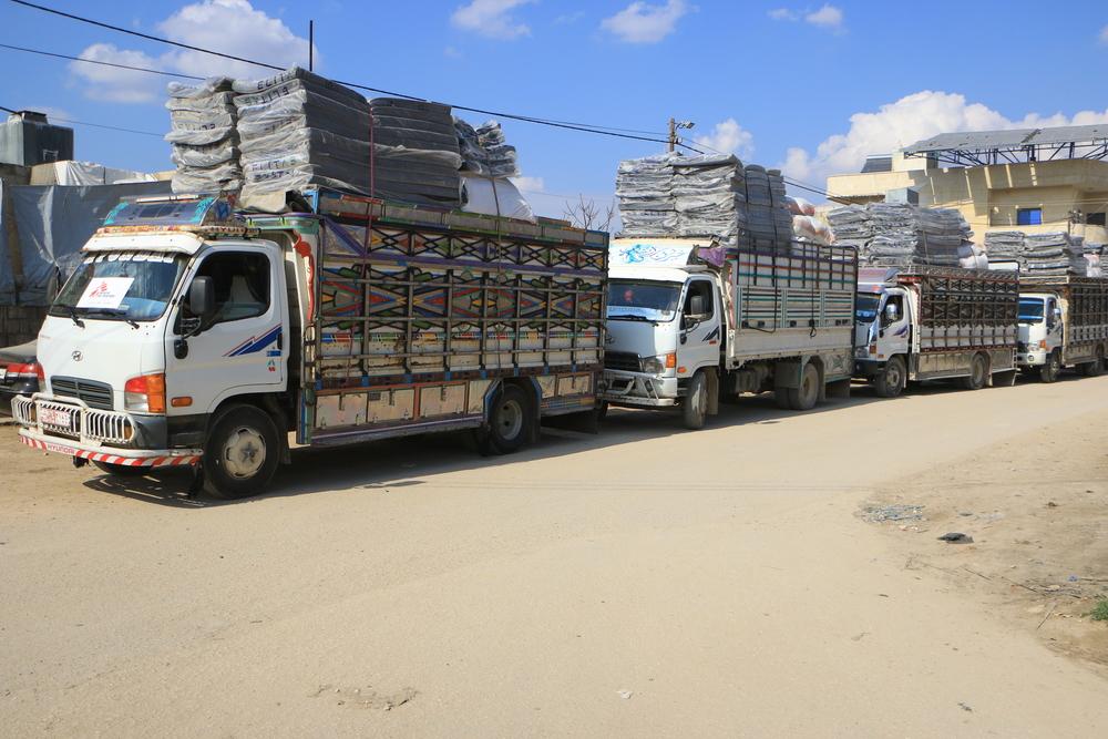 Trucks chartered by Doctors Without Borders teams from Atmeh hospital, on their way to a distribution. Syria, February 11, 2023. Syria. © Abdul Majeed Al Qareh