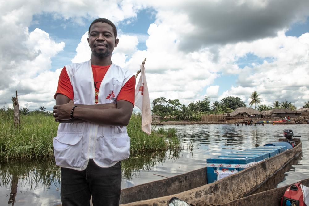 Didier, logistics supervisor, is in charge of transporting the vaccines from the Doctors Without Borders base in Bangabola town to the banks of the Ngiri river. Democratic Republic of Congo, 2022. © Pacom Bagula/MSF