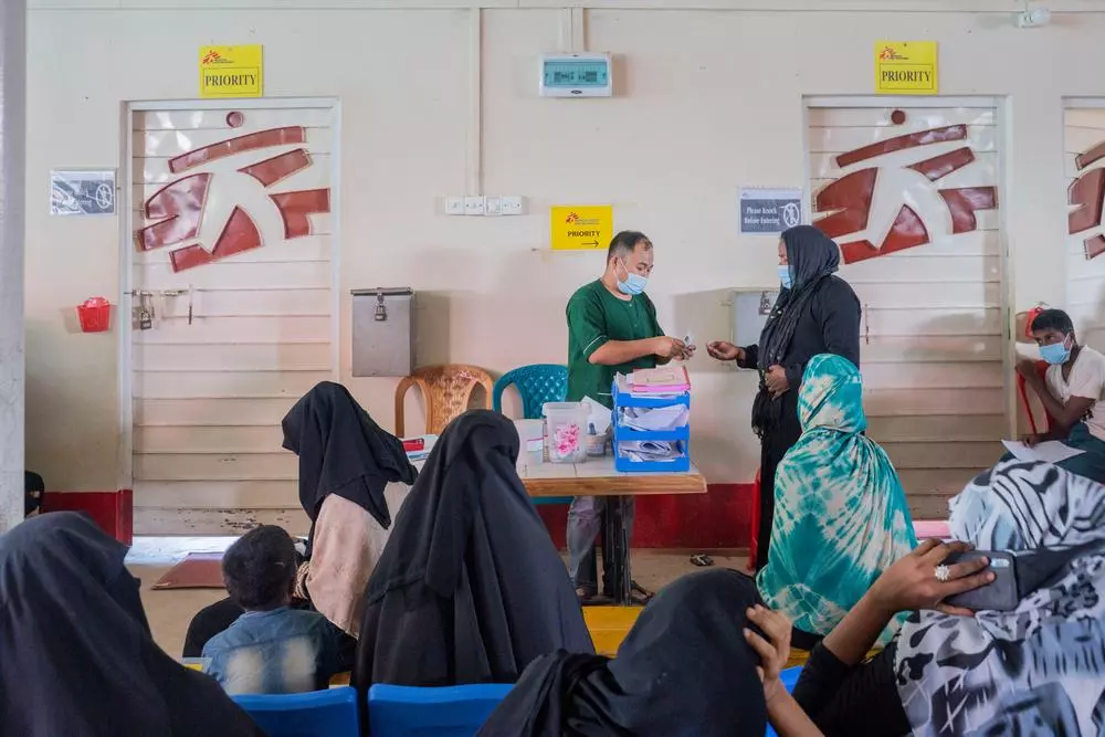 The outpatient department at MSF’s Kutupalong Hospital. Bangladesh, 2022. © Saikat Mojumder/MSF 