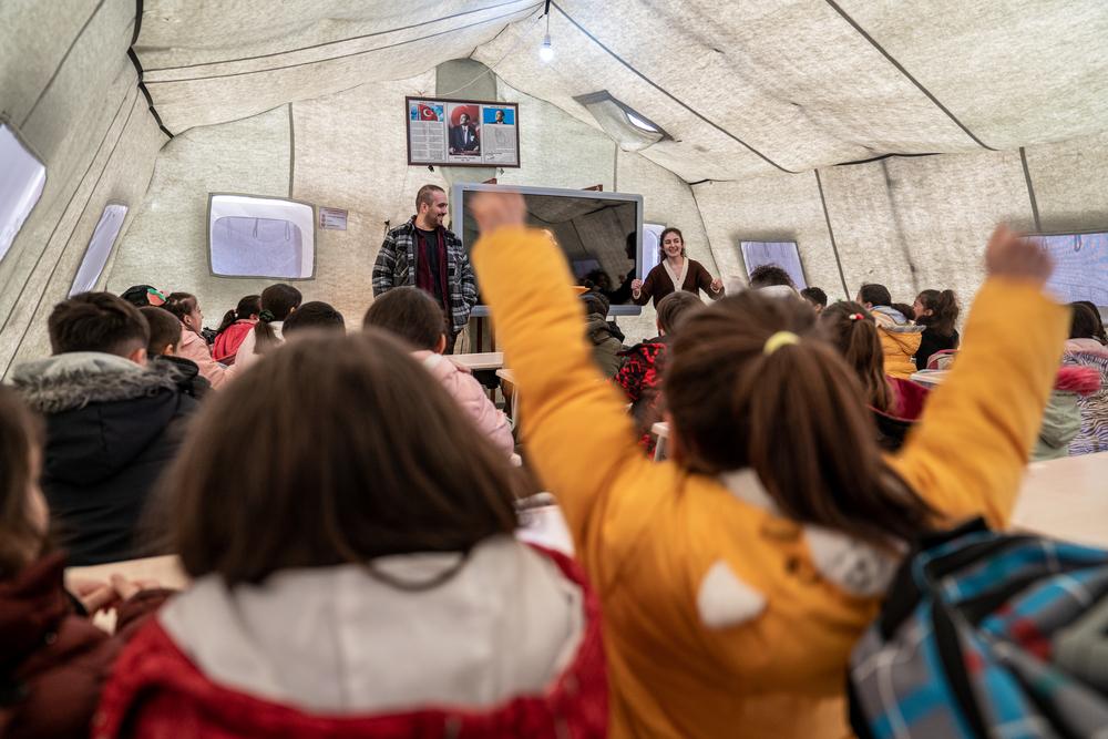 Psychologists from an Doctors Without Borders-supported organisation conduct a psychosocial support activity for children in Arguvan, on the outskirts of Malatya. Türkiye, 2023. © Mariana Abdalla/MSF