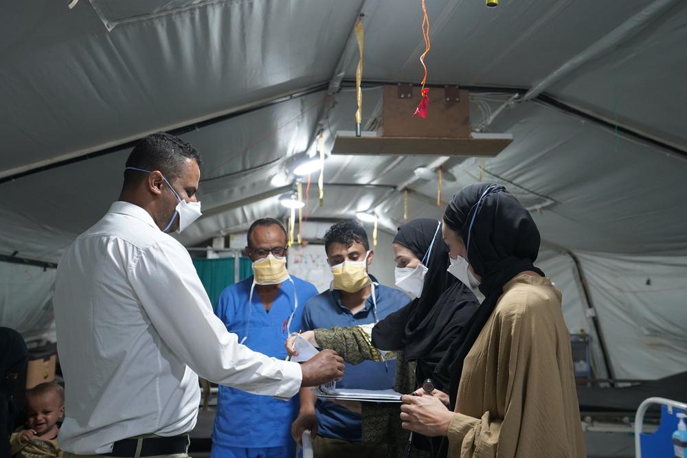 Doctors Without Borders's medical team having ward round in measles isolation during the measles outbreak in the Isolation unit that was launched in Mocha trauma hospital. Yemen, August 2023. © Athmar Mohammed/MSF