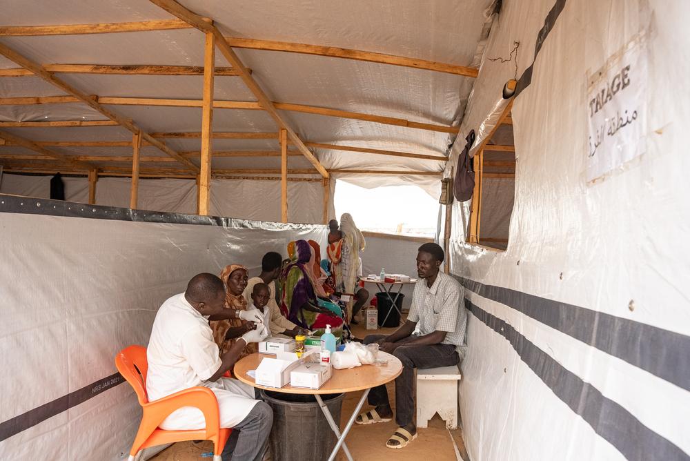 Patients waiting for triage at the Doctors Without Borders clinic in Adre camp. Chad, August 2023. © MSF