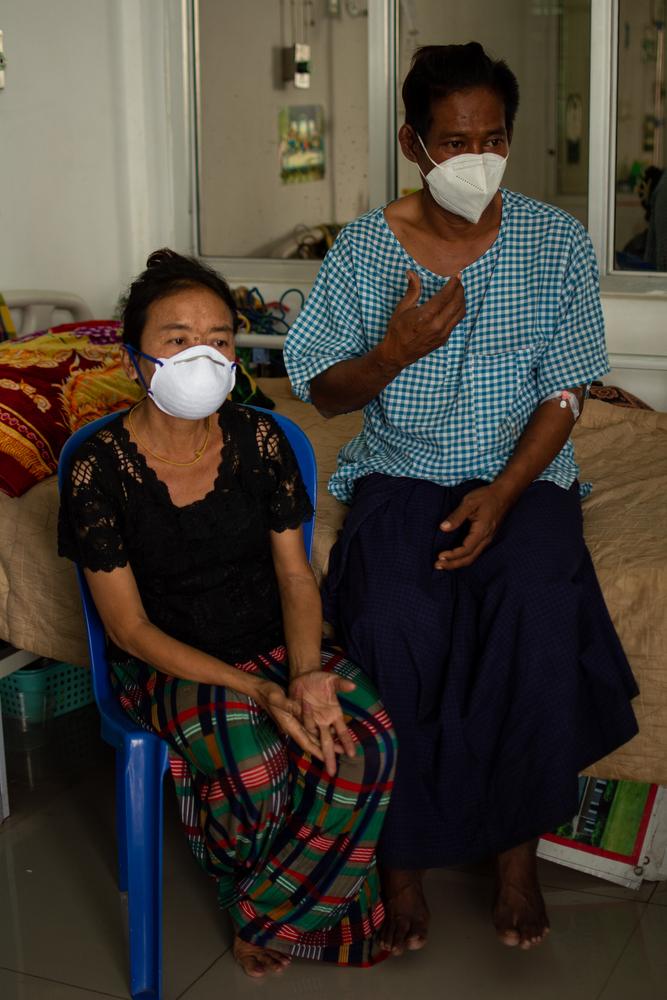 Nay Zaw latt is being supported by his wife Ohnmar during his long stay in hospital recovering from TB. They hope he will be discharged in three weeks. Myanmar, 2023. © MSF