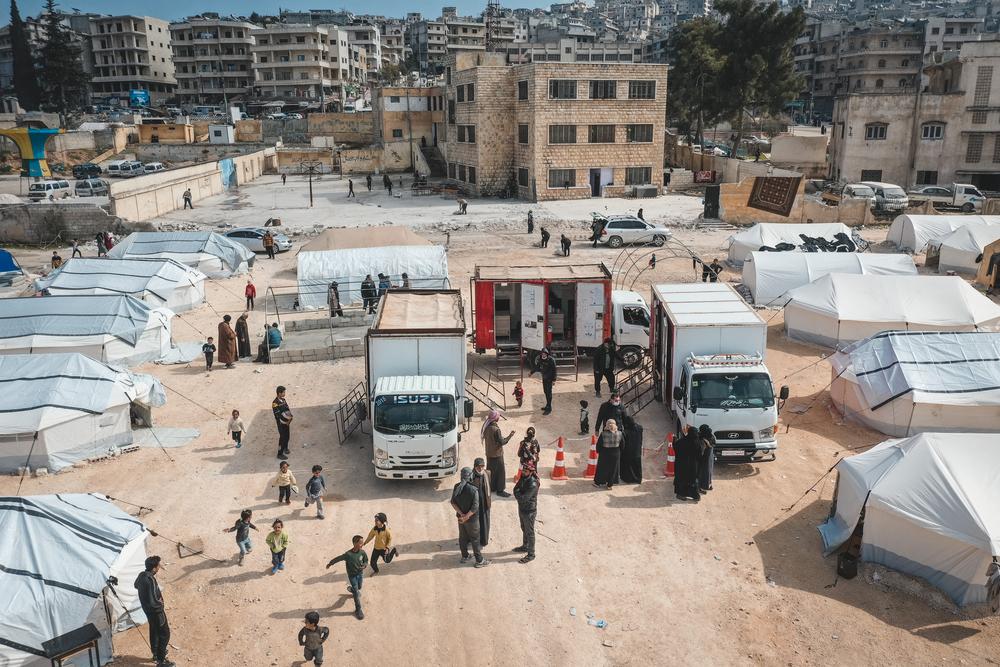 An aerial view of MSF’s distribution of relief items to a reception centre hosting families displaced by the earthquake which struck Syria and Türkiye on 6 February. Salqin, Idlib province, Syria, February 2023. © Omar Haj Kadour