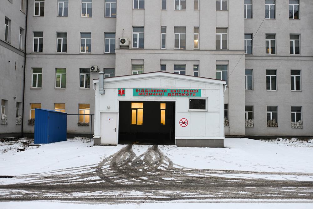The emergency entrance of Kostyantynivka hospital, where MSF works following the retaking of the area by Ukrainian forces. Donetsk oblast (province), Ukraine, February 2023. © Colin Delfosse