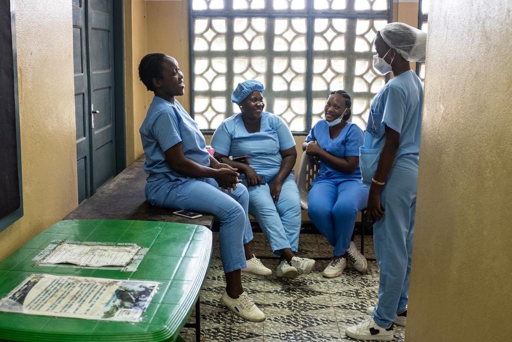 Beatriz* (far left), a midwife trainee, speaks with colleagues at Chingussura health centre in Beira. MSF supports Ministry of Health staff in providing safe abortion care and maternity services. A year ago, when she was still in school, she came to the health centre as a patient for safe abortion care. “I had support from my family, from my husband. At first, he didn’t accept it, but after we discussed my situation, that I was studying, he accepted it. It is a myth that you cannot get pregnant again after 