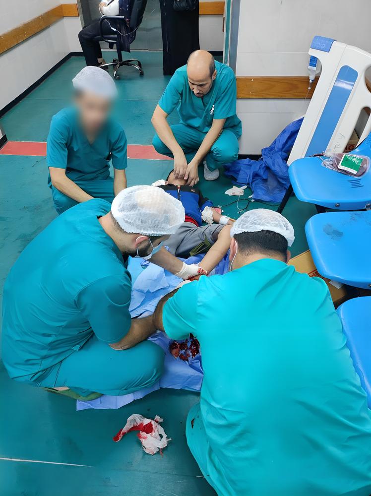 MSF doctors are forced to amputate the foot of a young boy on the floor of Al-Shifa hospital, using minimal anaesthesia, as medical facilities and personnel start to run out of supplies in a context of siege. Gaza Strip, Palestine, October 2023. © MSF