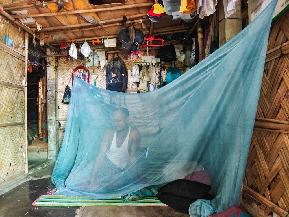 Abul, a volunteer NGO worker and father of four, rises early to get ready for work. With cases of dengue fever on the rise in the camps, he encourages his family to take precautions by using mosquito nets. Cox’s Bazar, Bangladesh, October 2023 © Ro Yassin Abdumonab MSB186348