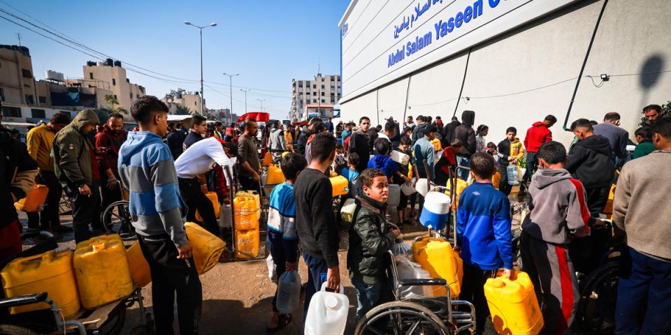 Gaza lack clean water brings disease and suffering