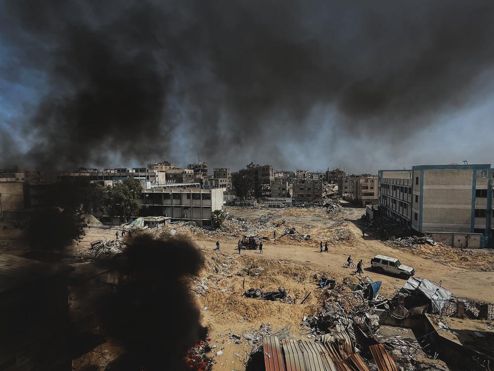 A view of Khan Younis from the roof of Nasser Hospital, formerly the largest hospital in southern Gaza. Palestine, April 2024. © Ben Milpas/MSF