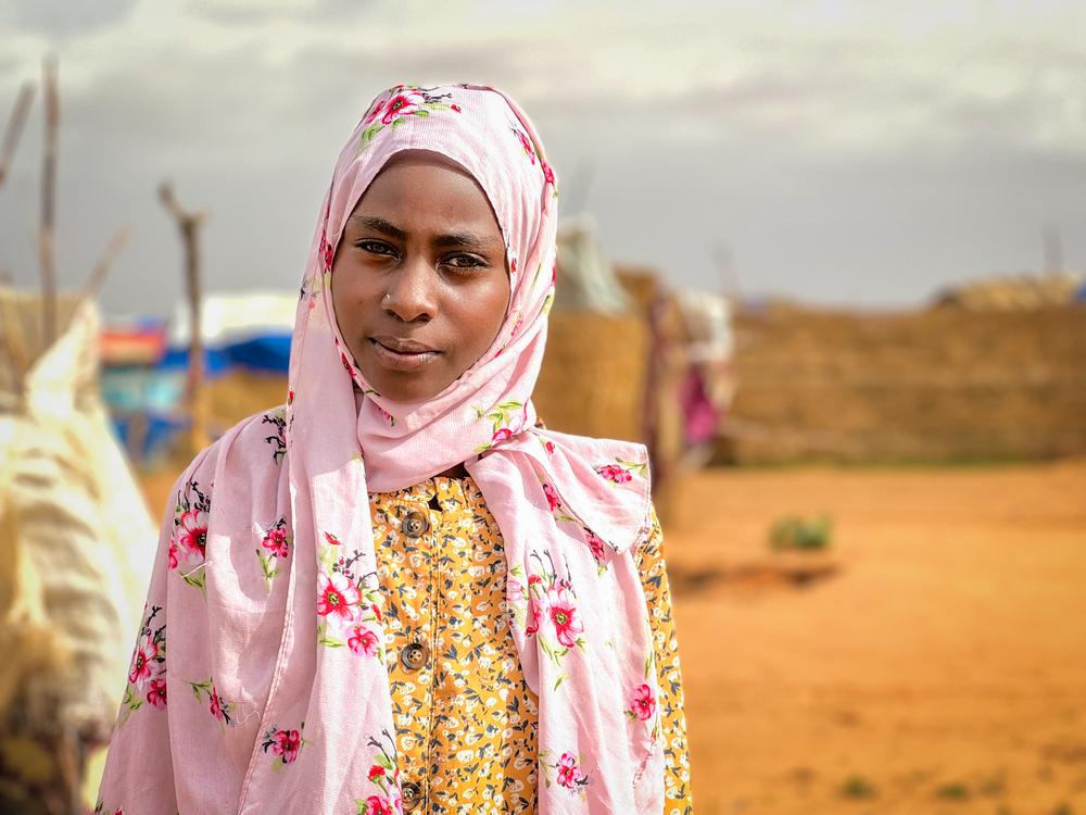 An image of a Sudanese girl holding a toy in in Adré camp. Chad, July 2024. © Thibault Fendler/MSF