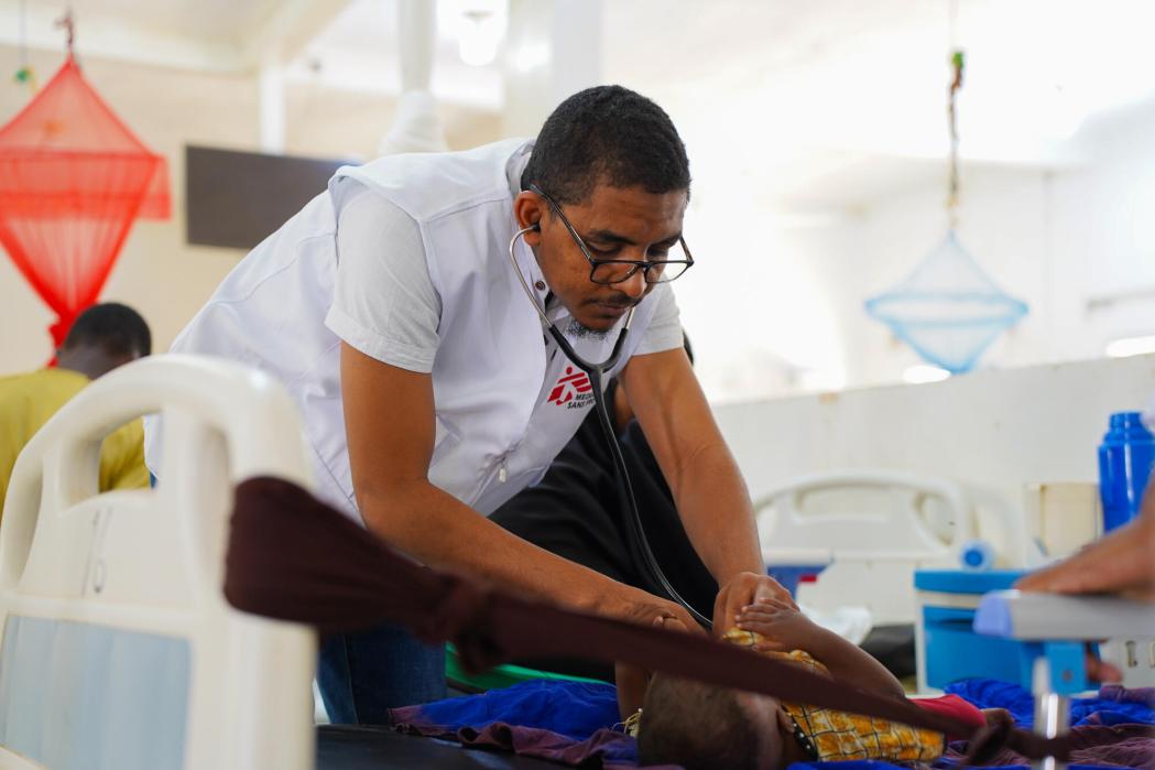 Dr Ahmed Abass, MSF's medical team lead, examines a child in the paediatric general ward of Bay Regional hospital in Baidoa. Somalia