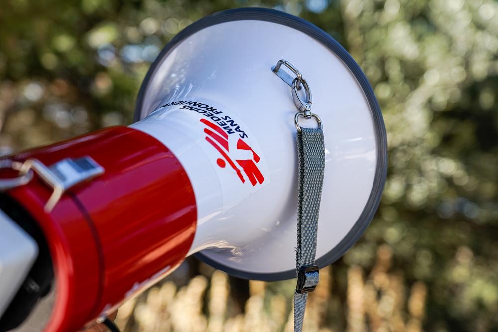 Close-up of an MSF speakerphone during an emergency medical aid response on Samos island, Greece. © Alice Gotheron/MSF